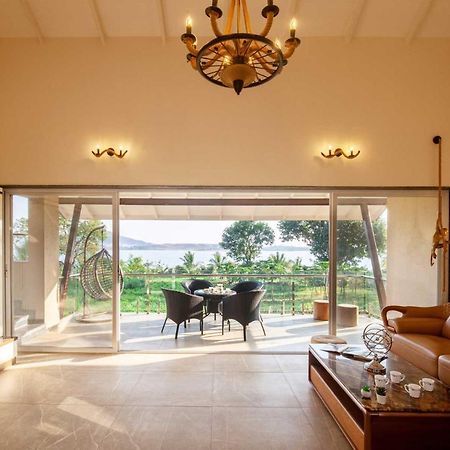 Luna Villa By Stayvista - Lakeside Charm With Terrace, Lush Lawn & Modern Decor Nashik Extérieur photo