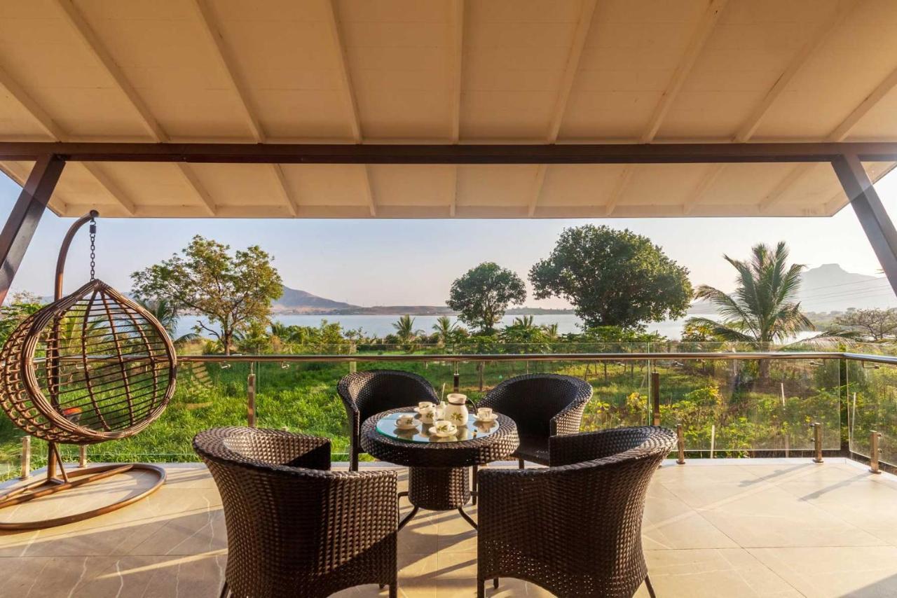 Luna Villa By Stayvista - Lakeside Charm With Terrace, Lush Lawn & Modern Decor Nashik Extérieur photo