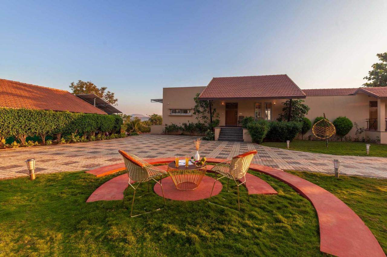 Luna Villa By Stayvista - Lakeside Charm With Terrace, Lush Lawn & Modern Decor Nashik Extérieur photo