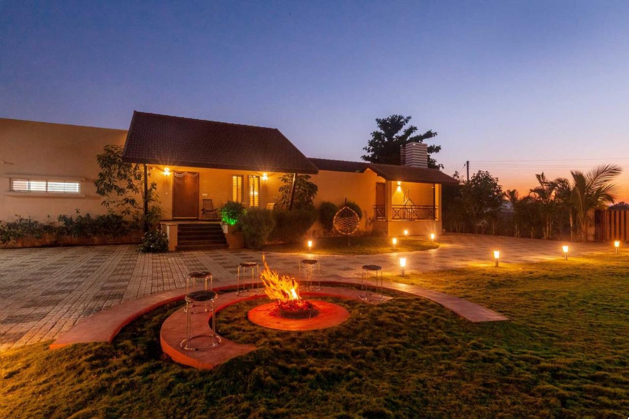Luna Villa By Stayvista - Lakeside Charm With Terrace, Lush Lawn & Modern Decor Nashik Extérieur photo