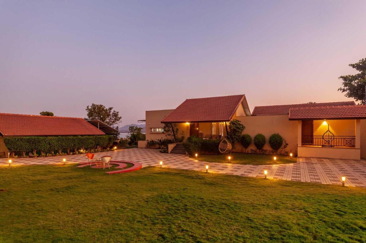 Luna Villa By Stayvista - Lakeside Charm With Terrace, Lush Lawn & Modern Decor Nashik Extérieur photo