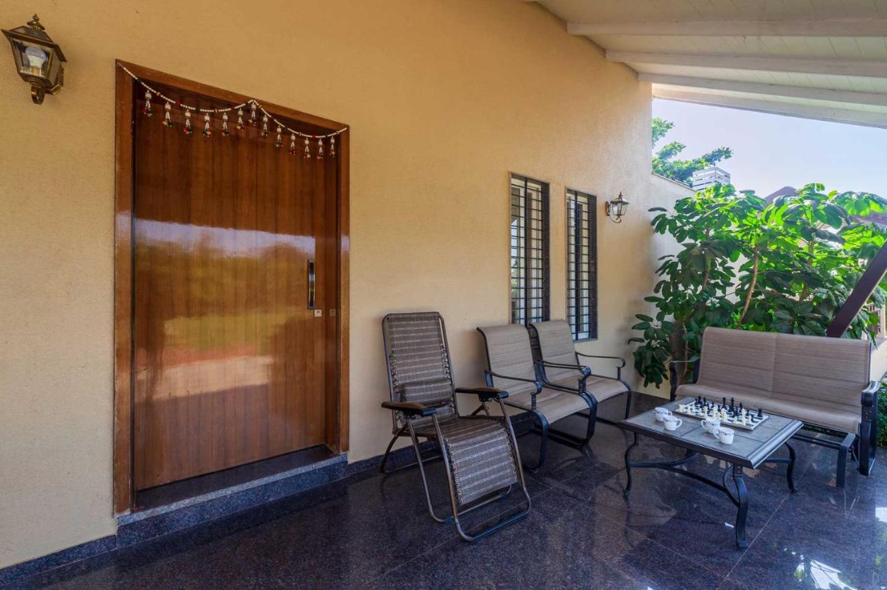 Luna Villa By Stayvista - Lakeside Charm With Terrace, Lush Lawn & Modern Decor Nashik Extérieur photo