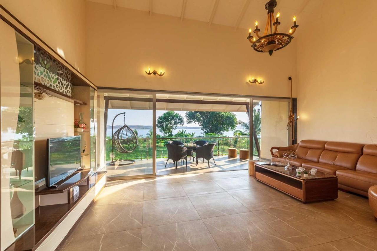 Luna Villa By Stayvista - Lakeside Charm With Terrace, Lush Lawn & Modern Decor Nashik Extérieur photo
