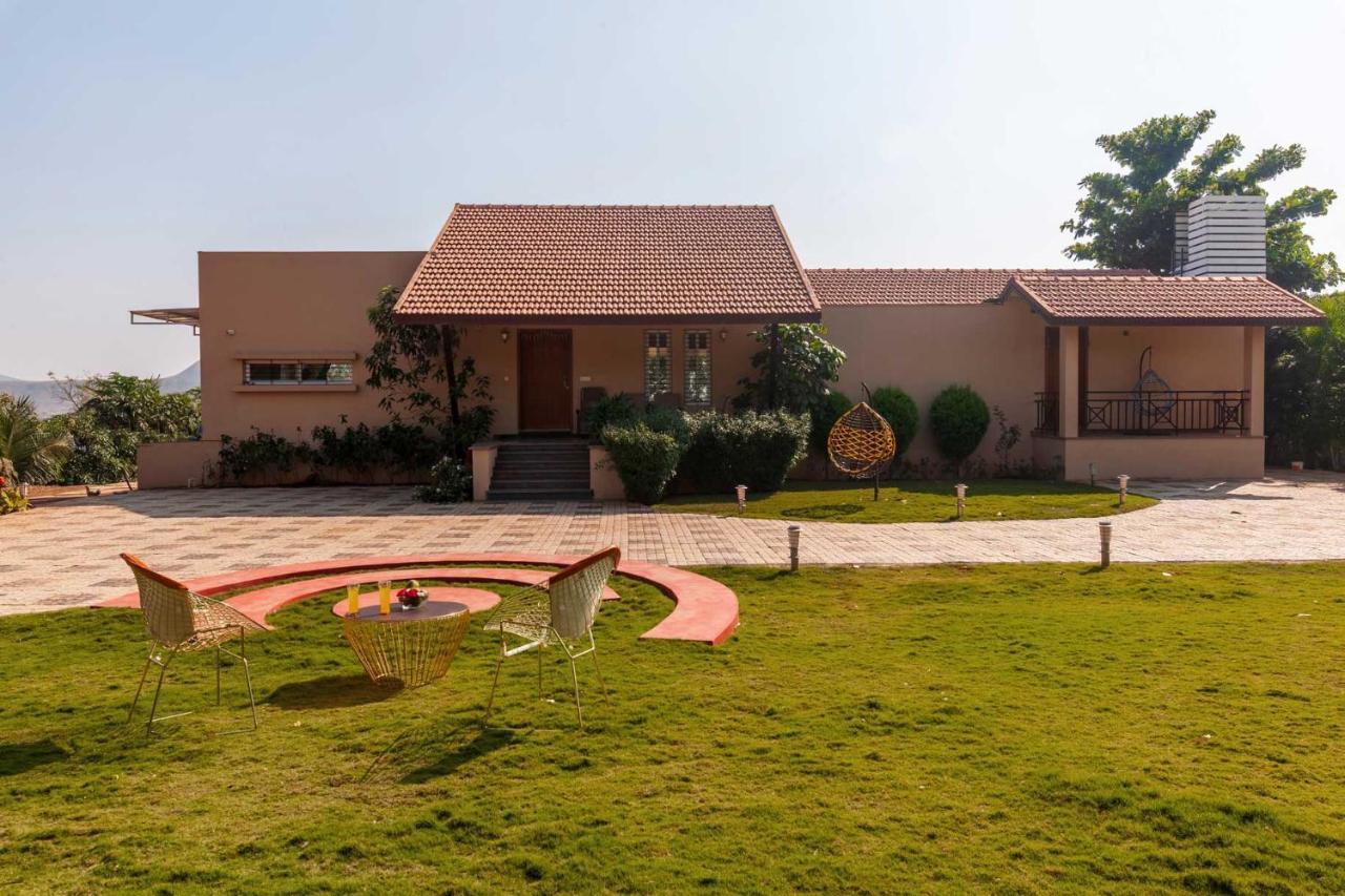 Luna Villa By Stayvista - Lakeside Charm With Terrace, Lush Lawn & Modern Decor Nashik Extérieur photo