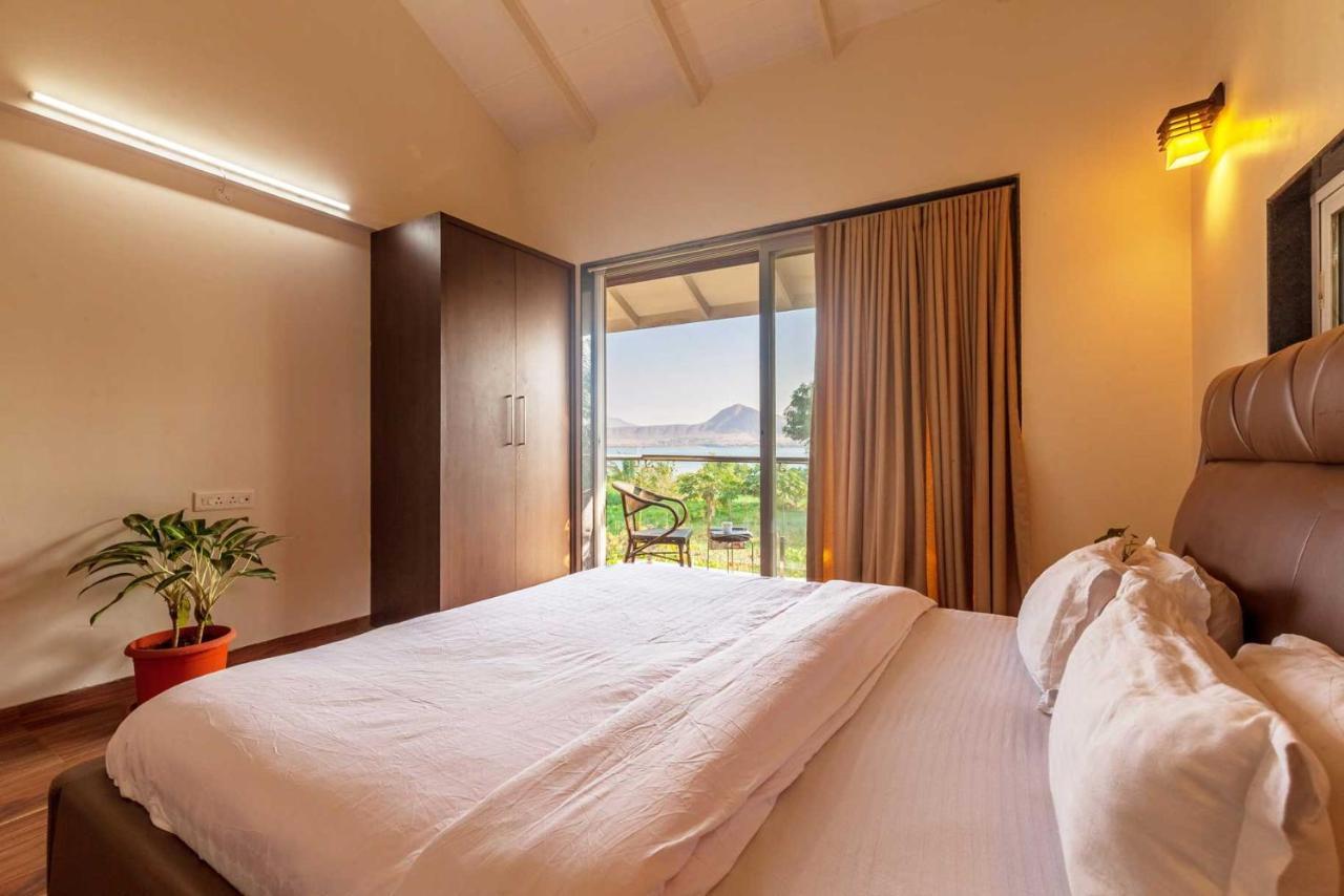 Luna Villa By Stayvista - Lakeside Charm With Terrace, Lush Lawn & Modern Decor Nashik Extérieur photo