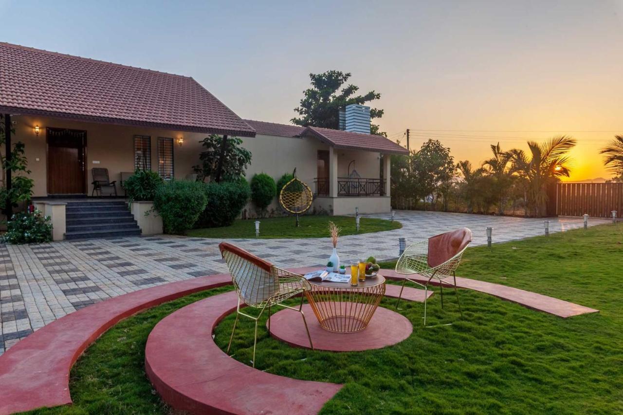Luna Villa By Stayvista - Lakeside Charm With Terrace, Lush Lawn & Modern Decor Nashik Extérieur photo